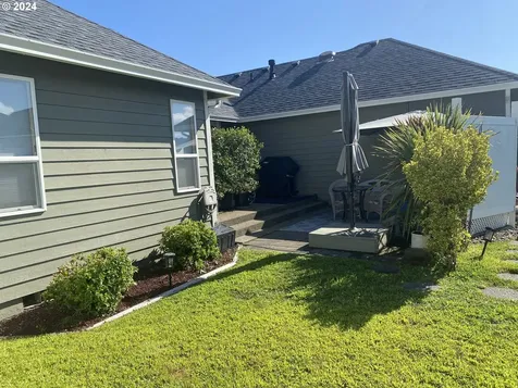 1521 NW Harvey Avenue Roseburg OR 97471