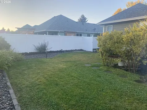 1521 NW Harvey Avenue Roseburg OR 97471
