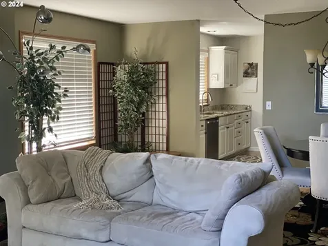 1521 NW Harvey Avenue Roseburg OR 97471