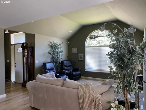 1521 NW Harvey Avenue Roseburg OR 97471