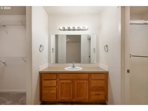 2990 SW Deschutes Avenue Redmond OR 97756