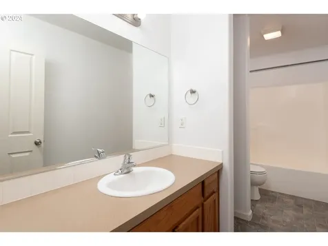 2990 SW Deschutes Avenue Redmond OR 97756