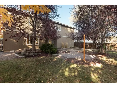 2990 SW Deschutes Avenue Redmond OR 97756