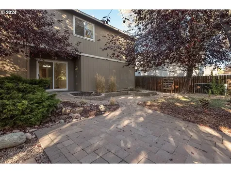 2990 SW Deschutes Avenue Redmond OR 97756