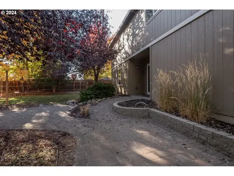 2990 SW Deschutes Avenue Redmond OR 97756