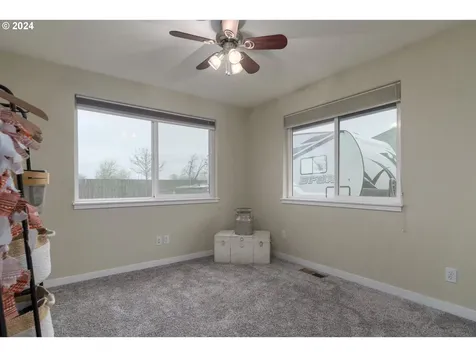 1125 S 11th Street Harrisburg OR 97446