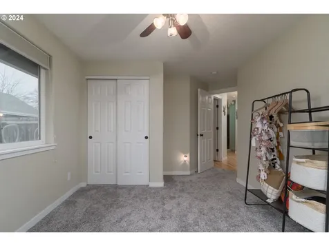1125 S 11th Street Harrisburg OR 97446