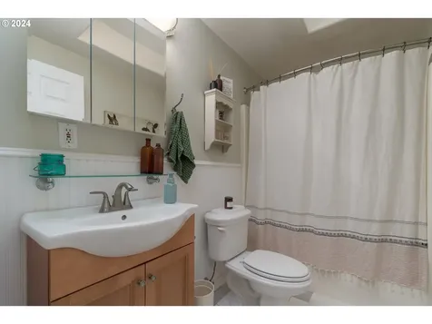 1125 S 11th Street Harrisburg OR 97446