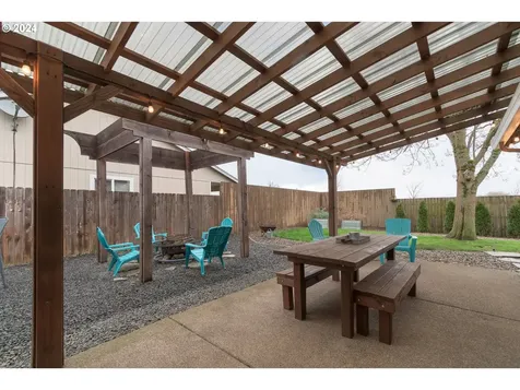 1125 S 11th Street Harrisburg OR 97446