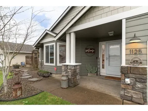 1125 S 11th Street Harrisburg OR 97446