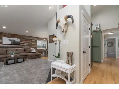 1125 S 11th Street Harrisburg OR 97446