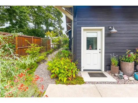 6453 N Omaha Avenue Portland OR 97217