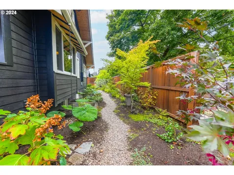 6453 N Omaha Avenue Portland OR 97217