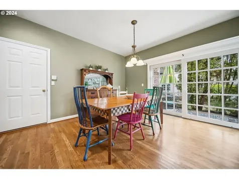 1906 NW Yorkshire Lane Portland OR 97229