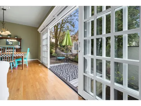 1906 NW Yorkshire Lane Portland OR 97229