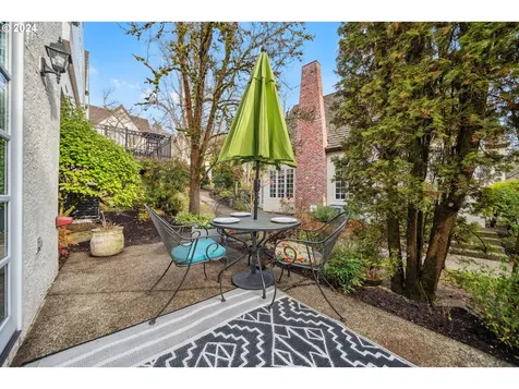 1906 NW Yorkshire Lane Portland OR 97229