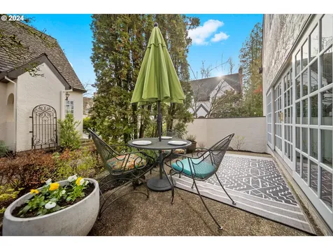 1906 NW Yorkshire Lane Portland OR 97229