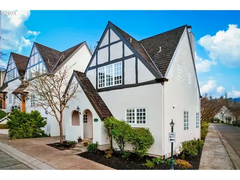1906 NW Yorkshire Lane Portland OR 97229