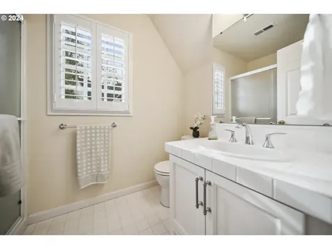 1906 NW Yorkshire Lane Portland OR 97229