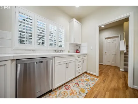1906 NW Yorkshire Lane Portland OR 97229