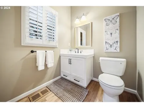 1906 NW Yorkshire Lane Portland OR 97229