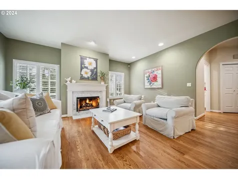 1906 NW Yorkshire Lane Portland OR 97229