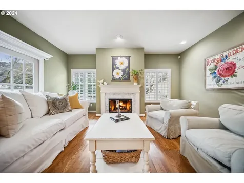 1906 NW Yorkshire Lane Portland OR 97229