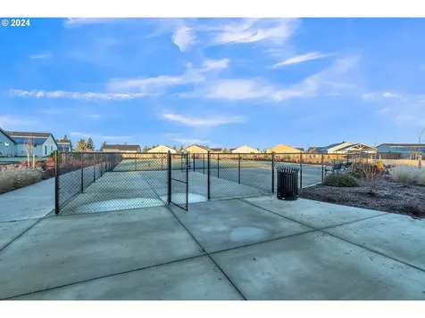 638 Nichols Lane Woodburn OR 97071