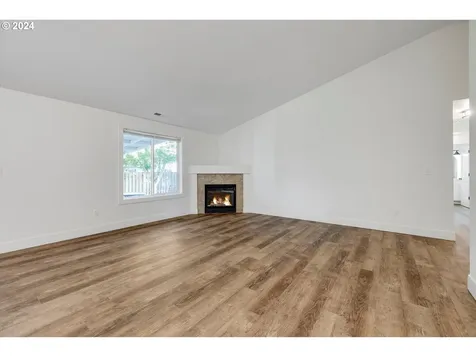 2795 Roanoke Street Woodburn OR 97071