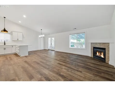 2795 Roanoke Street Woodburn OR 97071