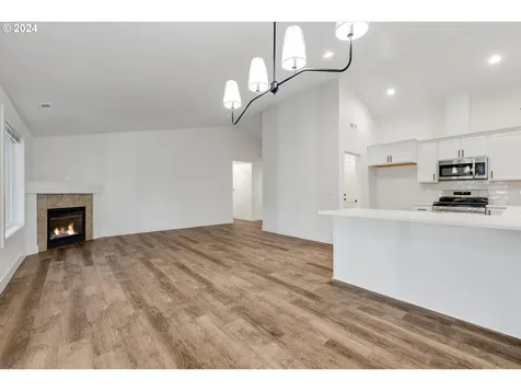 2795 Roanoke Street Woodburn OR 97071
