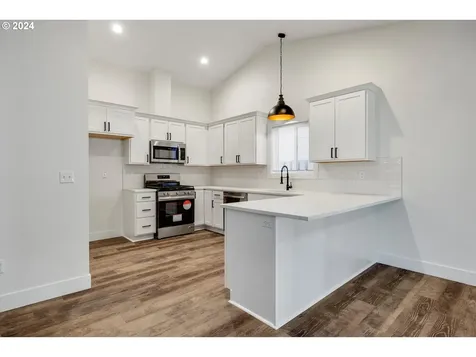2795 Roanoke Street Woodburn OR 97071