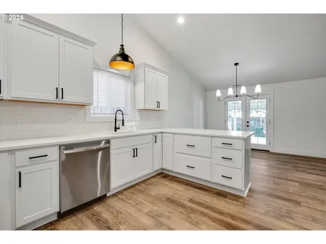 2795 Roanoke Street Woodburn OR 97071