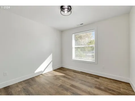 2795 Roanoke Street Woodburn OR 97071