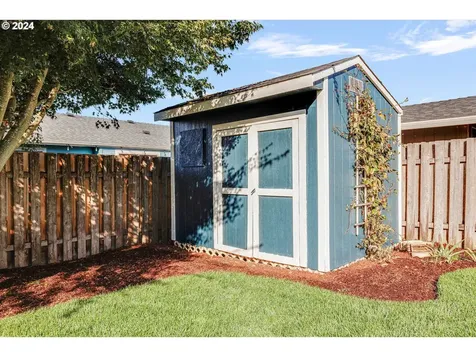 2795 Roanoke Street Woodburn OR 97071
