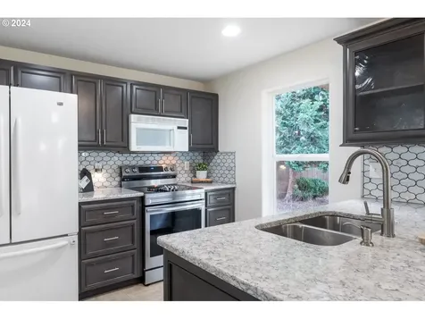 3032 SE Tumblestone Drive Hillsboro OR 97123