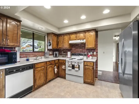 1045 NE Pepperwood Drive Grants Pass OR 97526