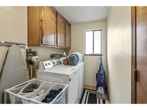 1045 NE Pepperwood Drive Grants Pass OR 97526