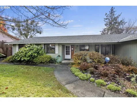 1045 NE Pepperwood Drive Grants Pass OR 97526