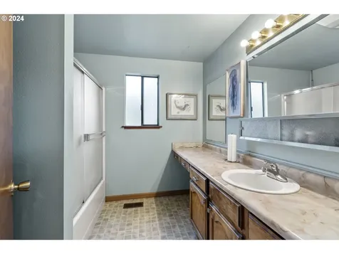 1045 NE Pepperwood Drive Grants Pass OR 97526