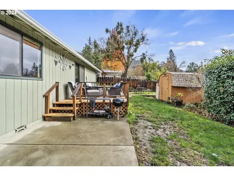 1045 NE Pepperwood Drive Grants Pass OR 97526