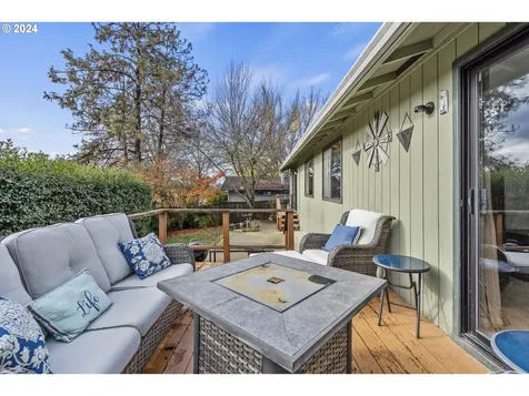 1045 NE Pepperwood Drive Grants Pass OR 97526