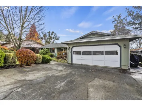 1045 NE Pepperwood Drive Grants Pass OR 97526