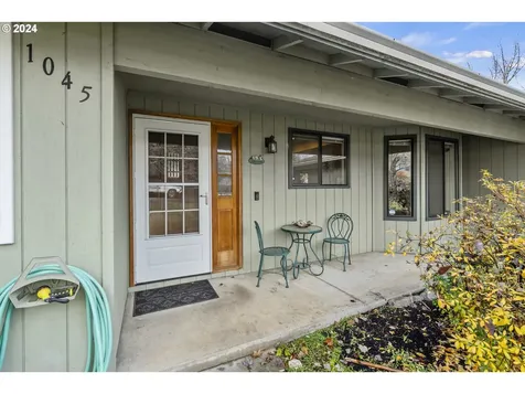 1045 NE Pepperwood Drive Grants Pass OR 97526