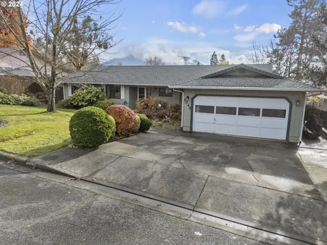 1045 NE Pepperwood Drive Grants Pass OR 97526