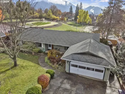 1045 NE Pepperwood Drive Grants Pass OR 97526
