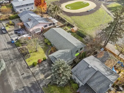 1045 NE Pepperwood Drive Grants Pass OR 97526