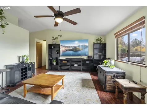 1045 NE Pepperwood Drive Grants Pass OR 97526