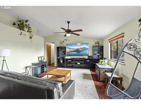 1045 NE Pepperwood Drive Grants Pass OR 97526