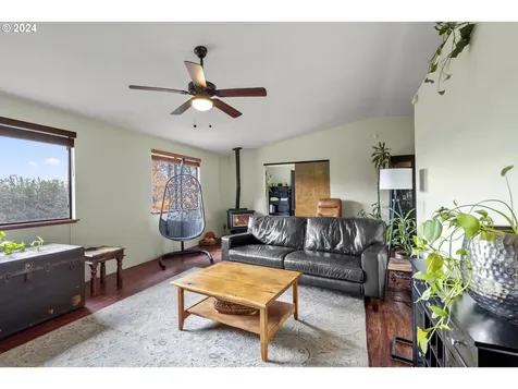 1045 NE Pepperwood Drive Grants Pass OR 97526